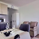 Апартамент Modern In Shartrez, Shkorpilovsti *