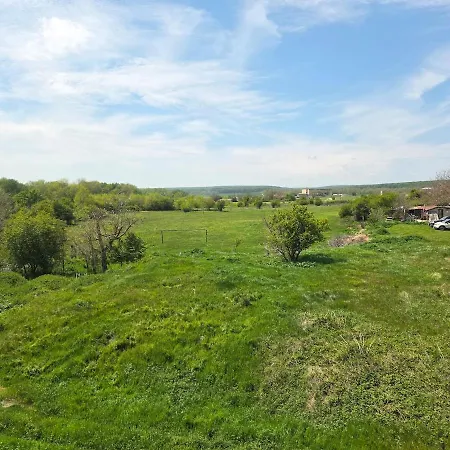 Modern In Shartrez, Shkorpilovsti Апартамент *