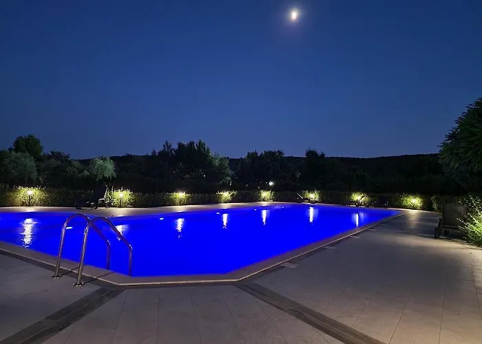 דירה Modern In Shartrez, Shkorpilovsti *