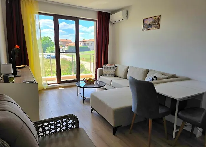 דירה Modern In Shartrez, Shkorpilovsti *