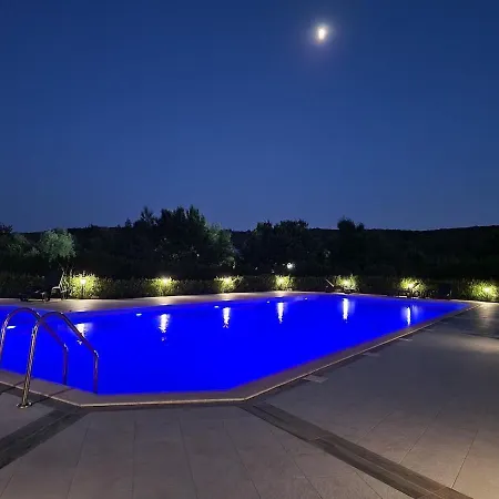 Апартаменты Modern In Shartrez, Shkorpilovsti *