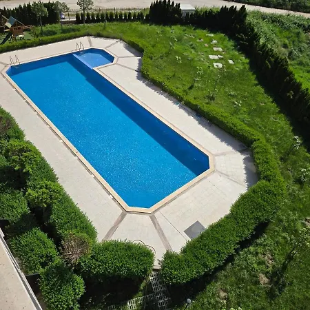 Modern In Shartrez, Shkorpilovsti Апартаменты *