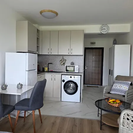 아파트 Modern In Shartrez, Shkorpilovsti *