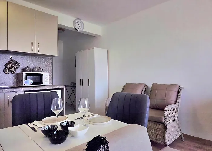 아파트 Modern In Shartrez, Shkorpilovsti *